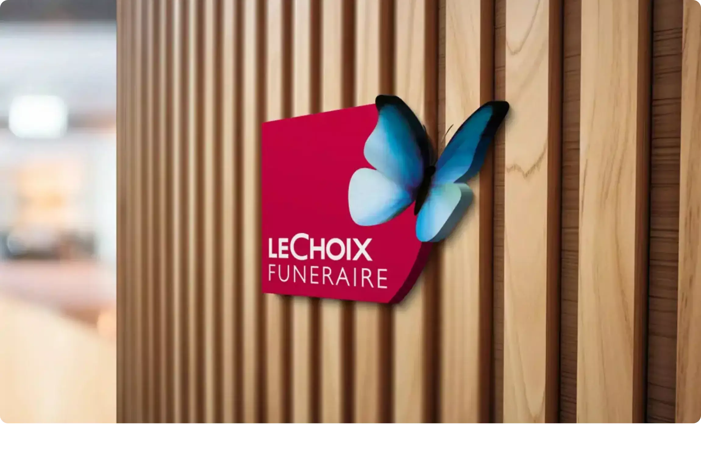 Membres de la <span style ="color: rgb(198, 12, 70)">première coopérative</span> funéraire de France